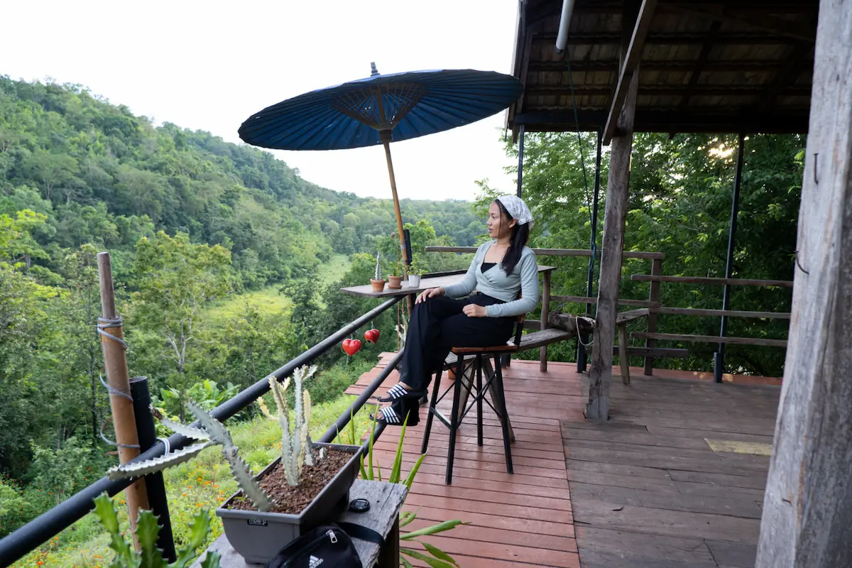 Model Balkon Lantai 2 ala Bar